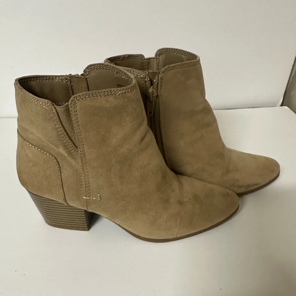 Apt. 9 Tan Ankle Suede Booties Size 7.5